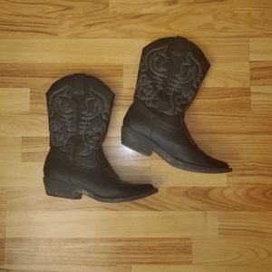 Black cowboy boots